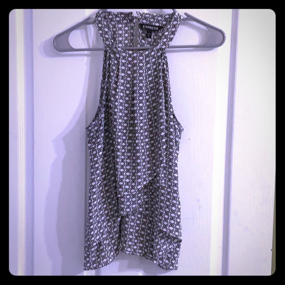 Express Cute pleated sleeveless  pattern blouse